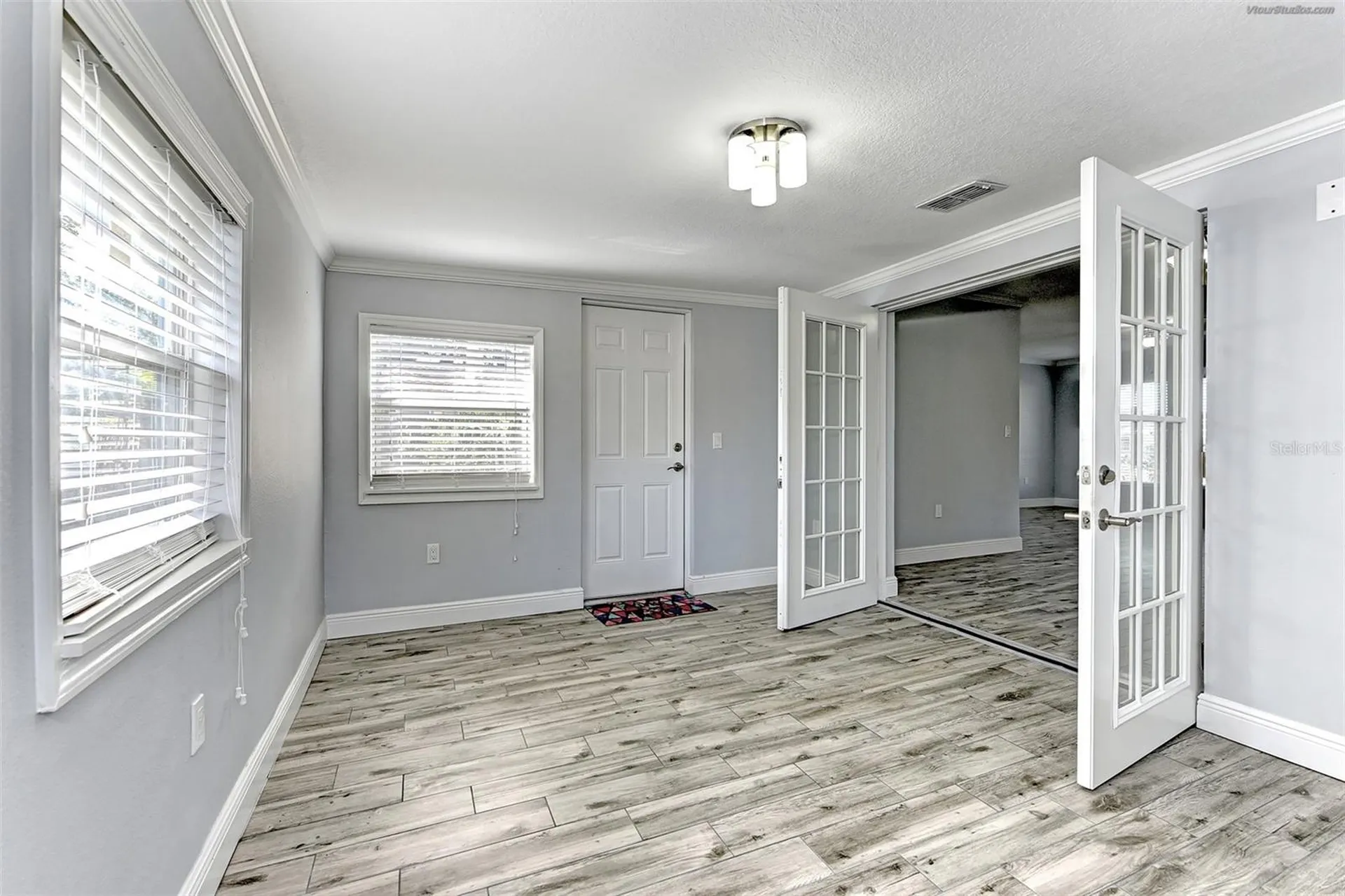 1106 Southern Pine Lane Sarasota FL 34243