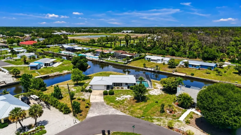 898 E 6th Street Englewood FL 34223