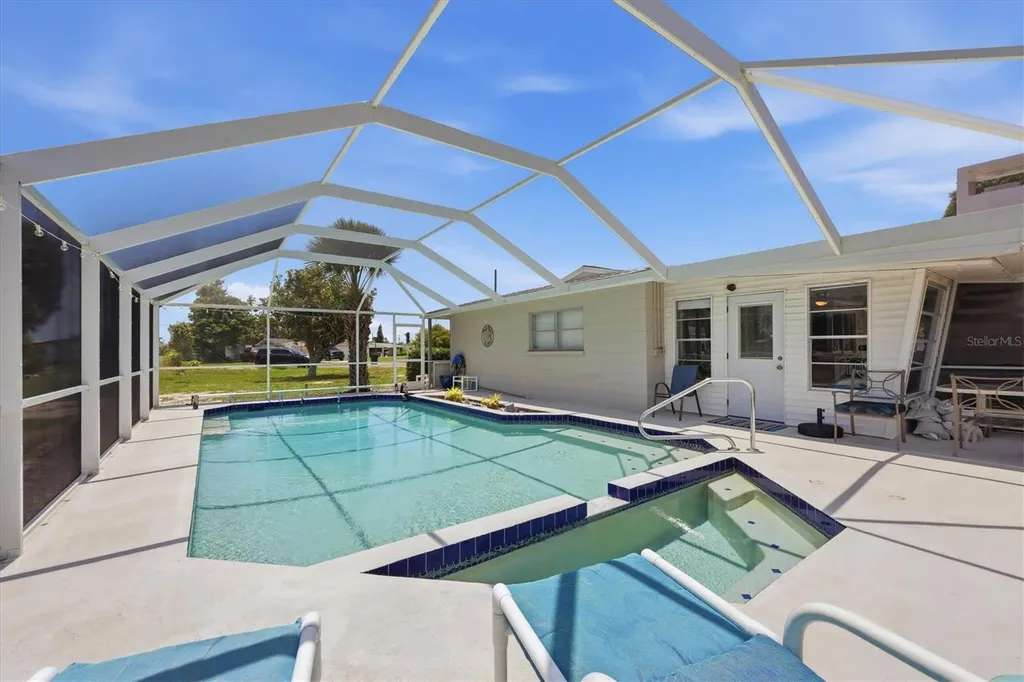898 E 6th Street Englewood FL 34223