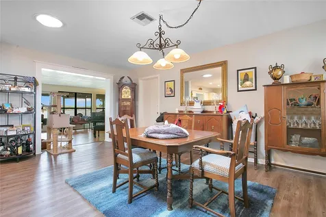 627 Macarthur Drive Orlando FL 32839