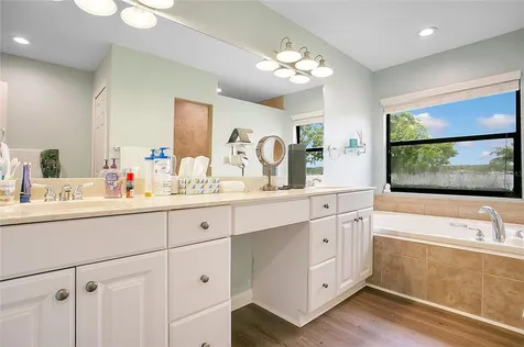 627 Macarthur Drive Orlando FL 32839