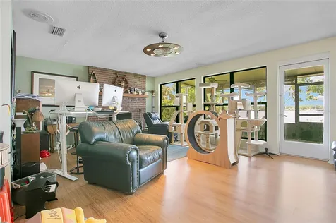 627 Macarthur Drive Orlando FL 32839