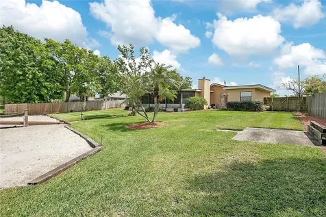627 Macarthur Drive Orlando FL 32839