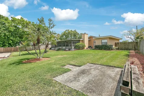 627 Macarthur Drive Orlando FL 32839