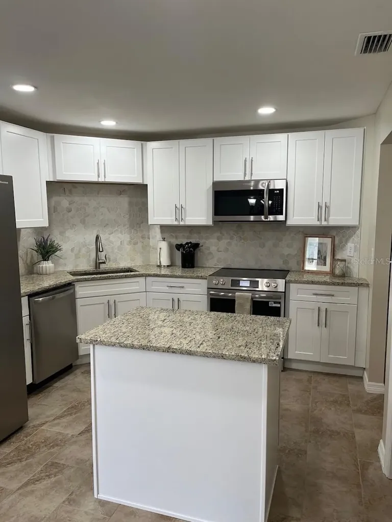 1209 Lake Loop Winter Haven FL 33880