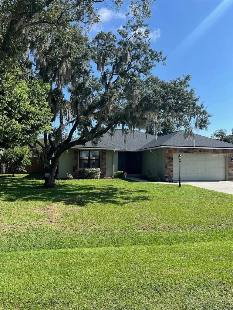 1209 Lake Loop Winter Haven FL 33880