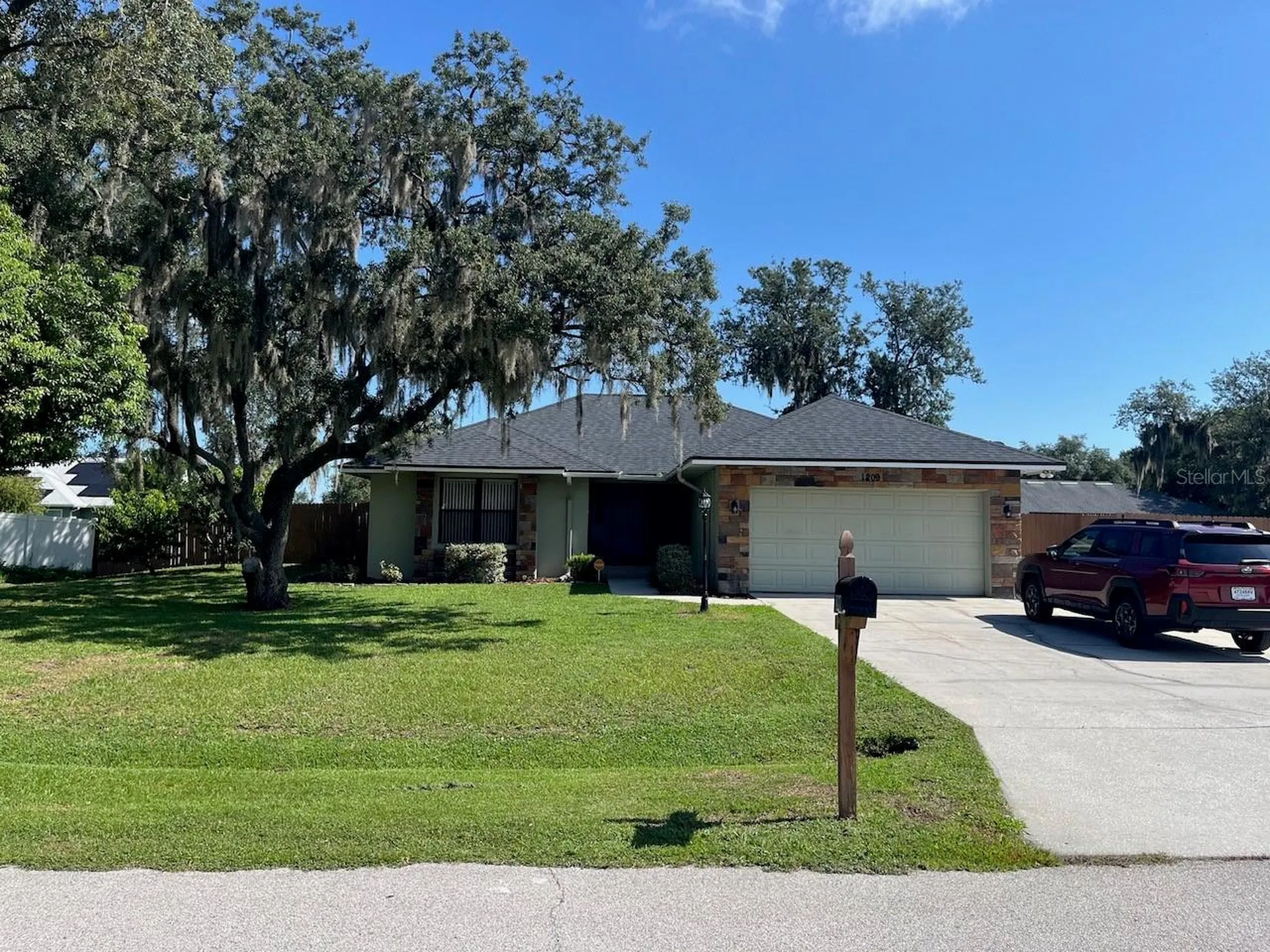 1209 Lake Loop Winter Haven FL 33880