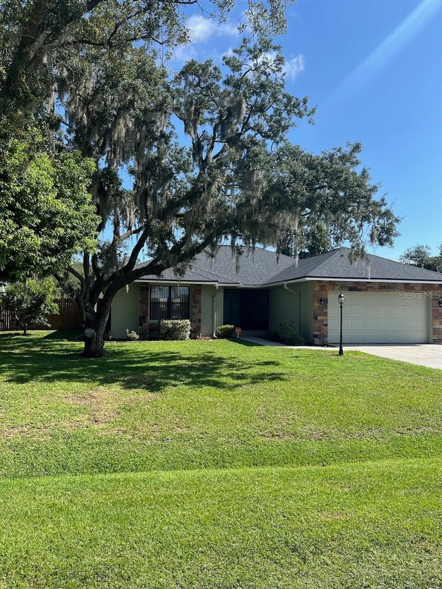 1209 Lake Loop Winter Haven FL 33880