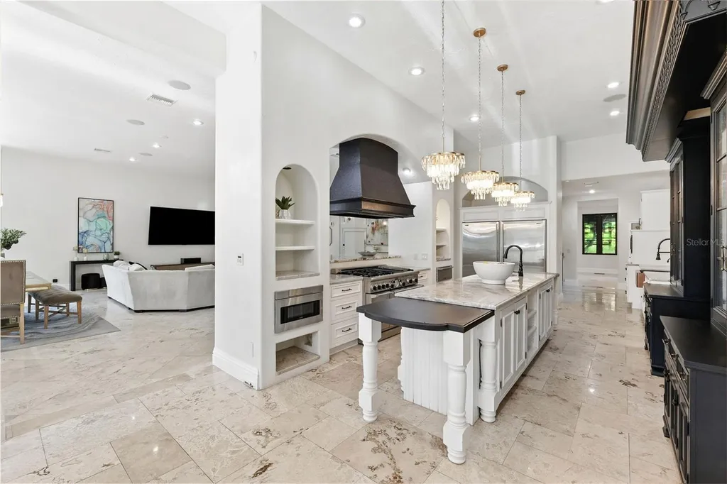 4555 W Swann Avenue Tampa FL 33609