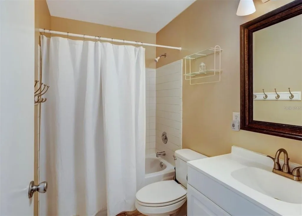 1730 Tropical Court Tavares FL 32778