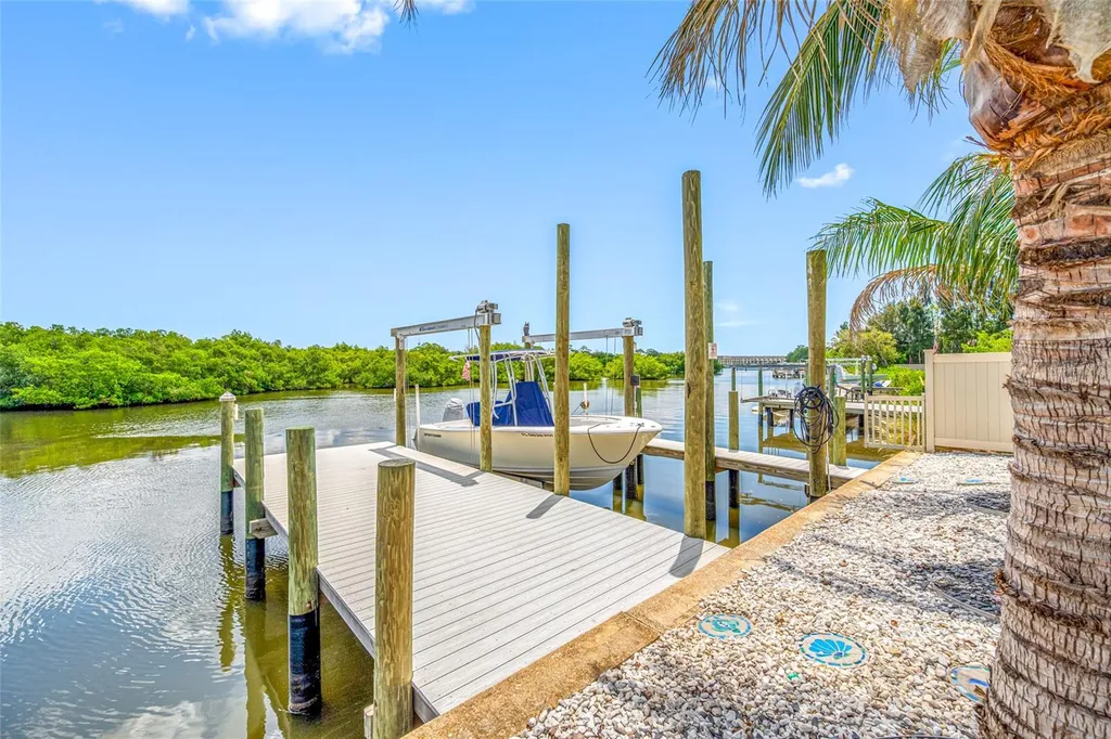 3138 Phoenix Avenue Oldsmar FL 34677