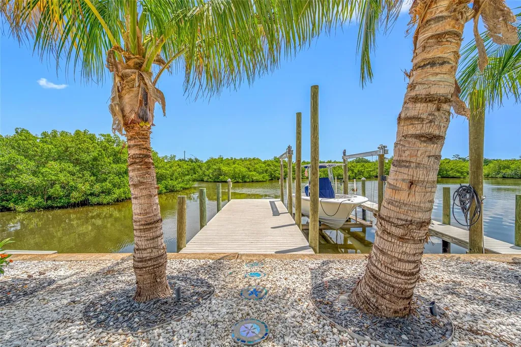 3138 Phoenix Avenue Oldsmar FL 34677