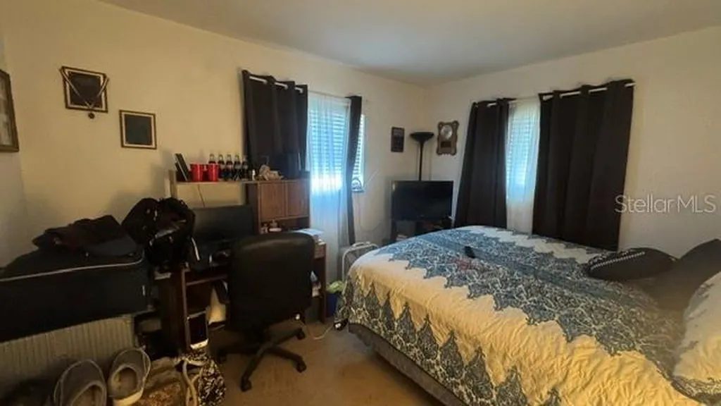 1890 63rd Avenue S St Petersburg FL 33712