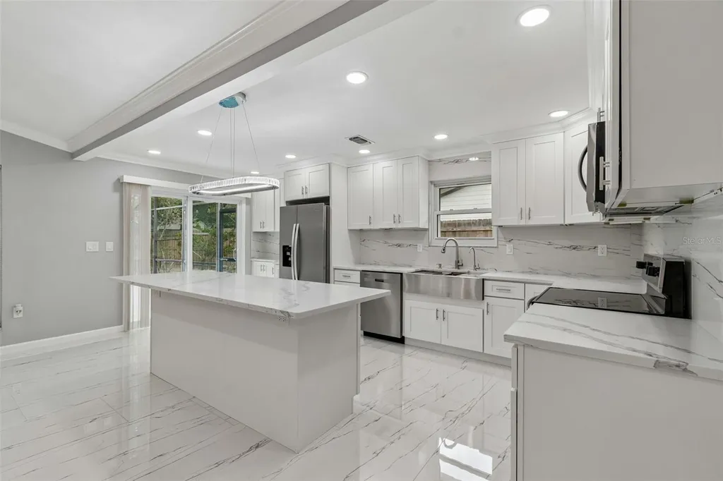 903 Plum Tree Lane Sarasota FL 34243