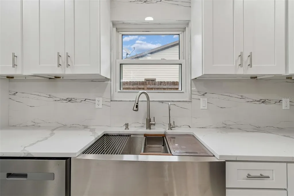 903 Plum Tree Lane Sarasota FL 34243