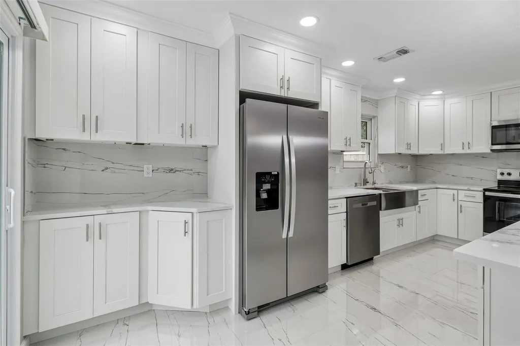 903 Plum Tree Lane Sarasota FL 34243