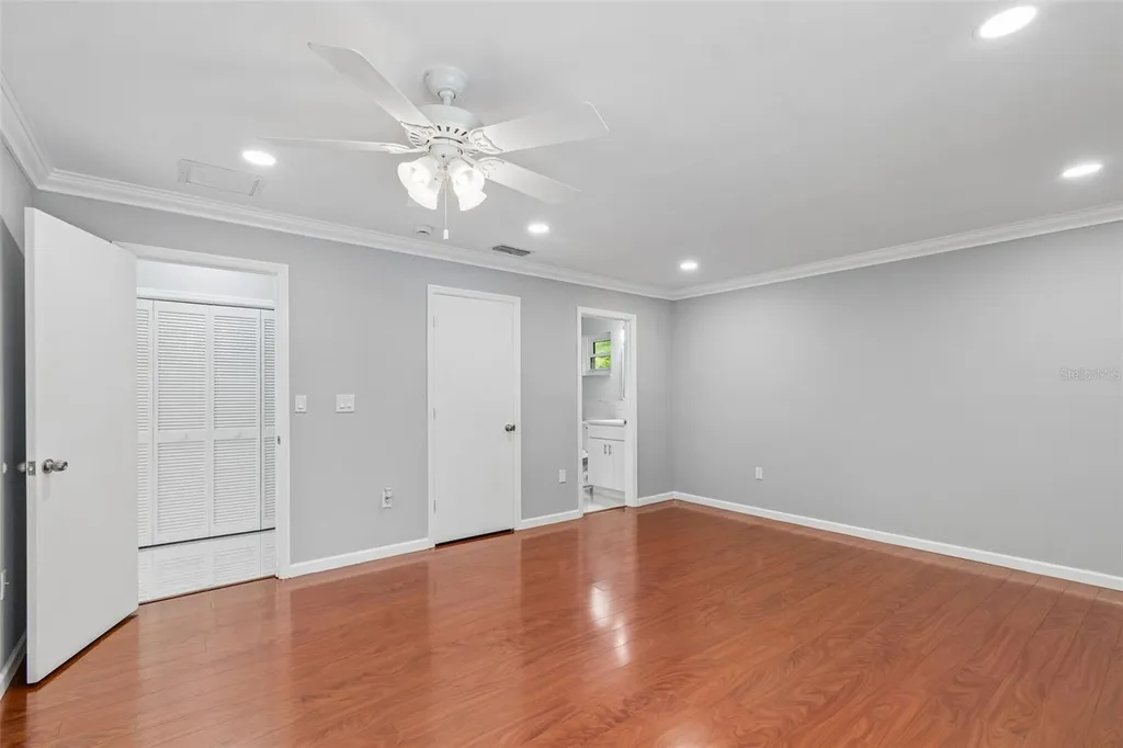 903 Plum Tree Lane Sarasota FL 34243