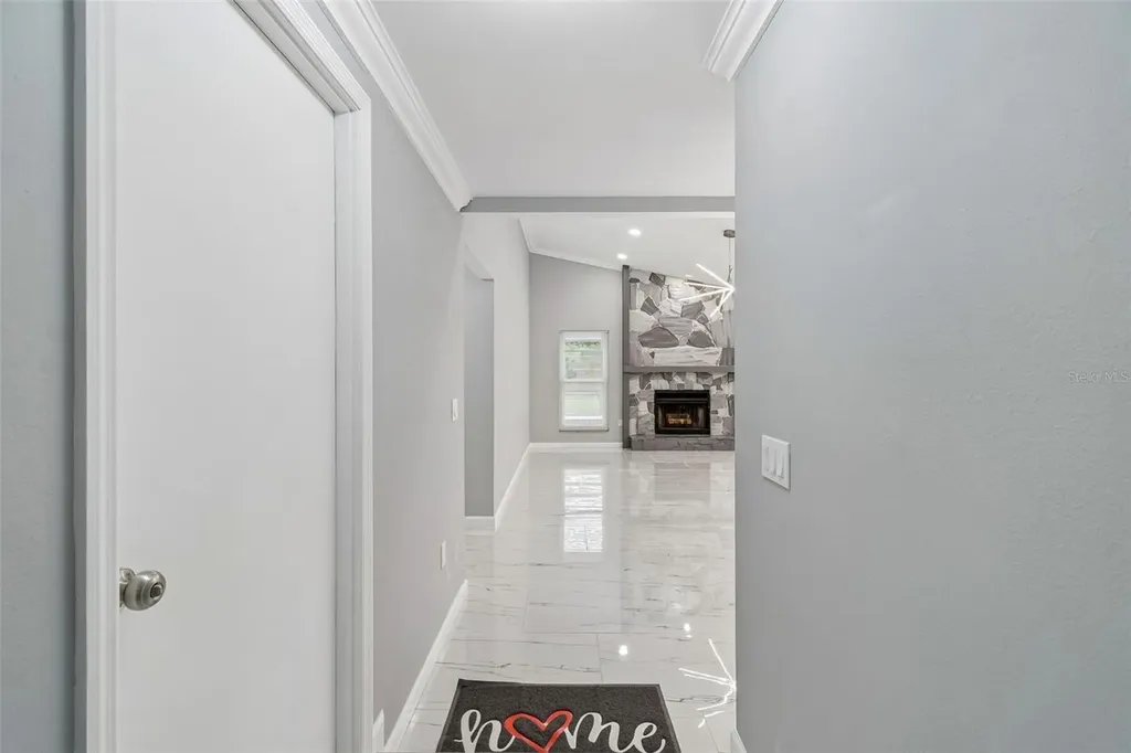 903 Plum Tree Lane Sarasota FL 34243
