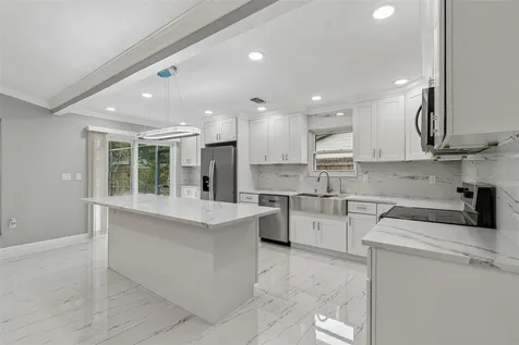903 Plum Tree Lane Sarasota FL 34243