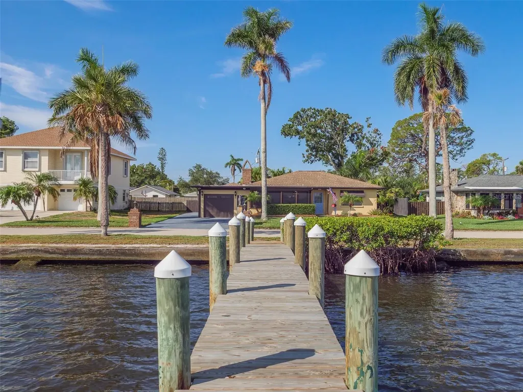2410 Riverside Drive E Bradenton FL 34208