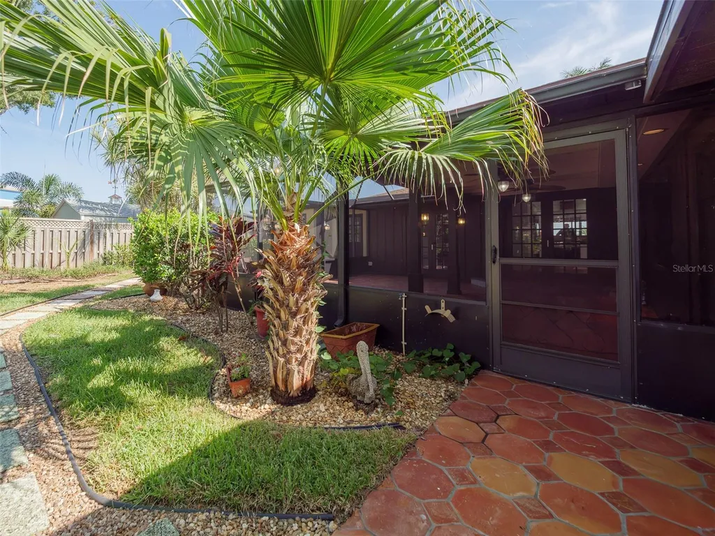 2410 Riverside Drive E Bradenton FL 34208