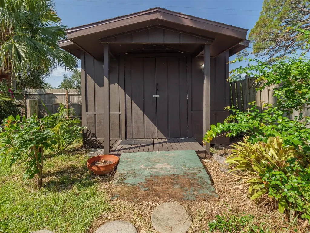 2410 Riverside Drive E Bradenton FL 34208