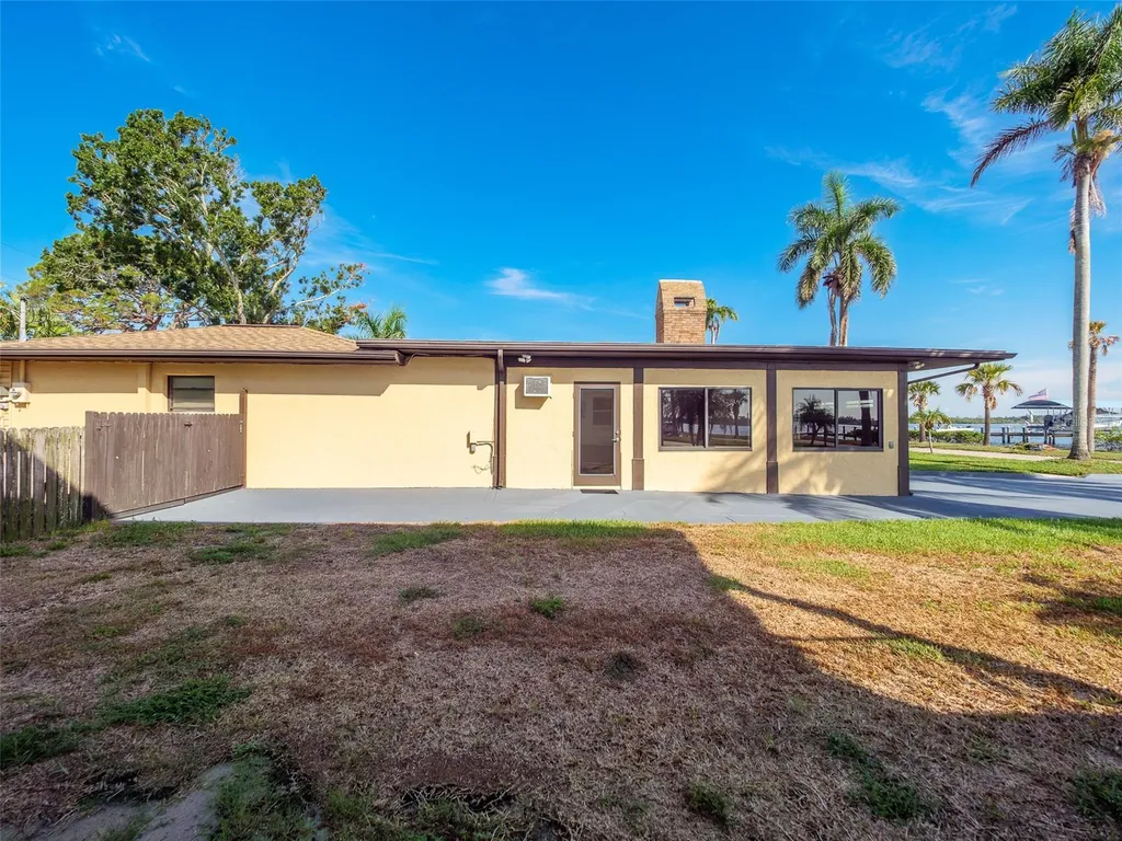 2410 Riverside Drive E Bradenton FL 34208