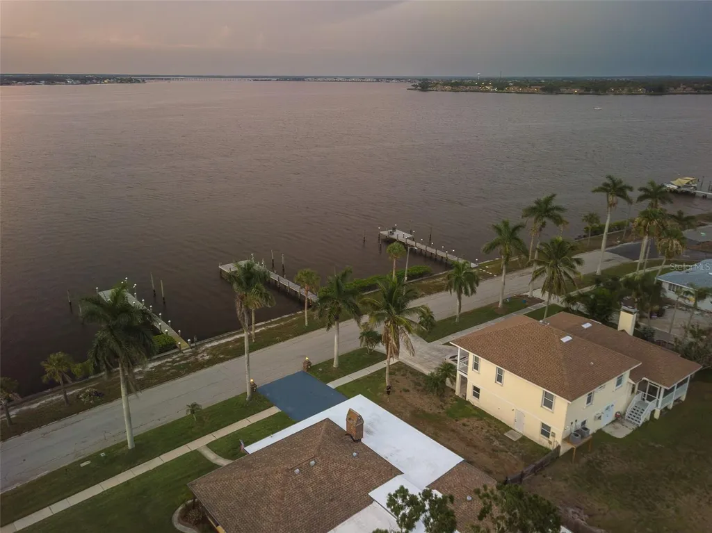 2410 Riverside Drive E Bradenton FL 34208