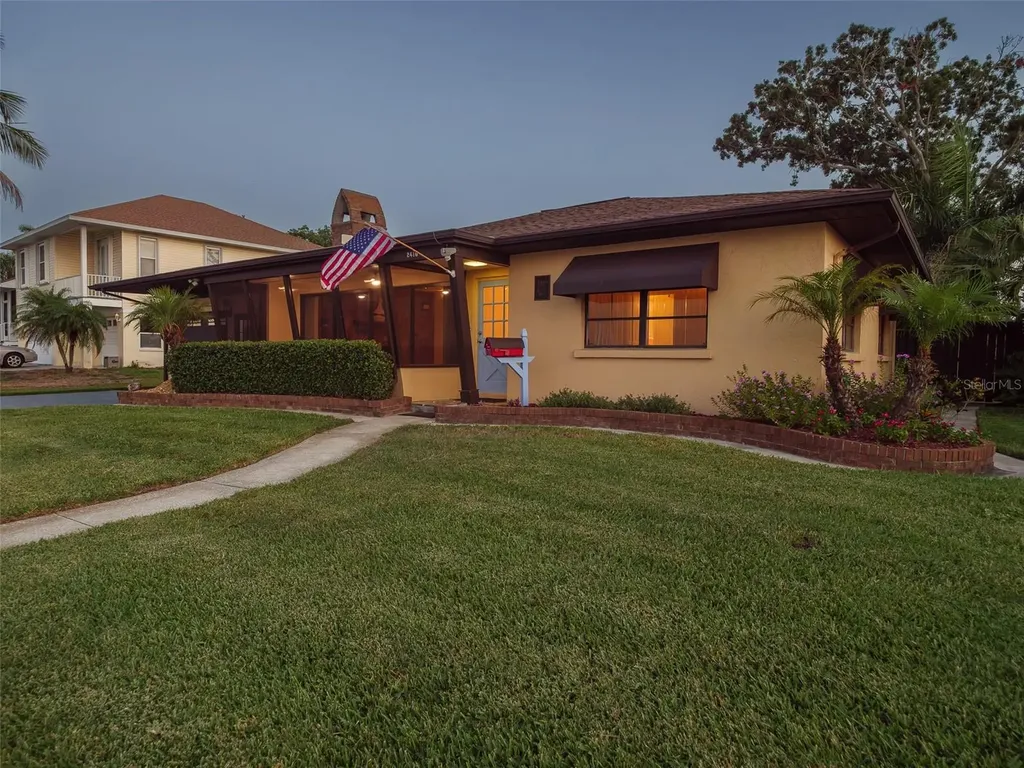 2410 Riverside Drive E Bradenton FL 34208