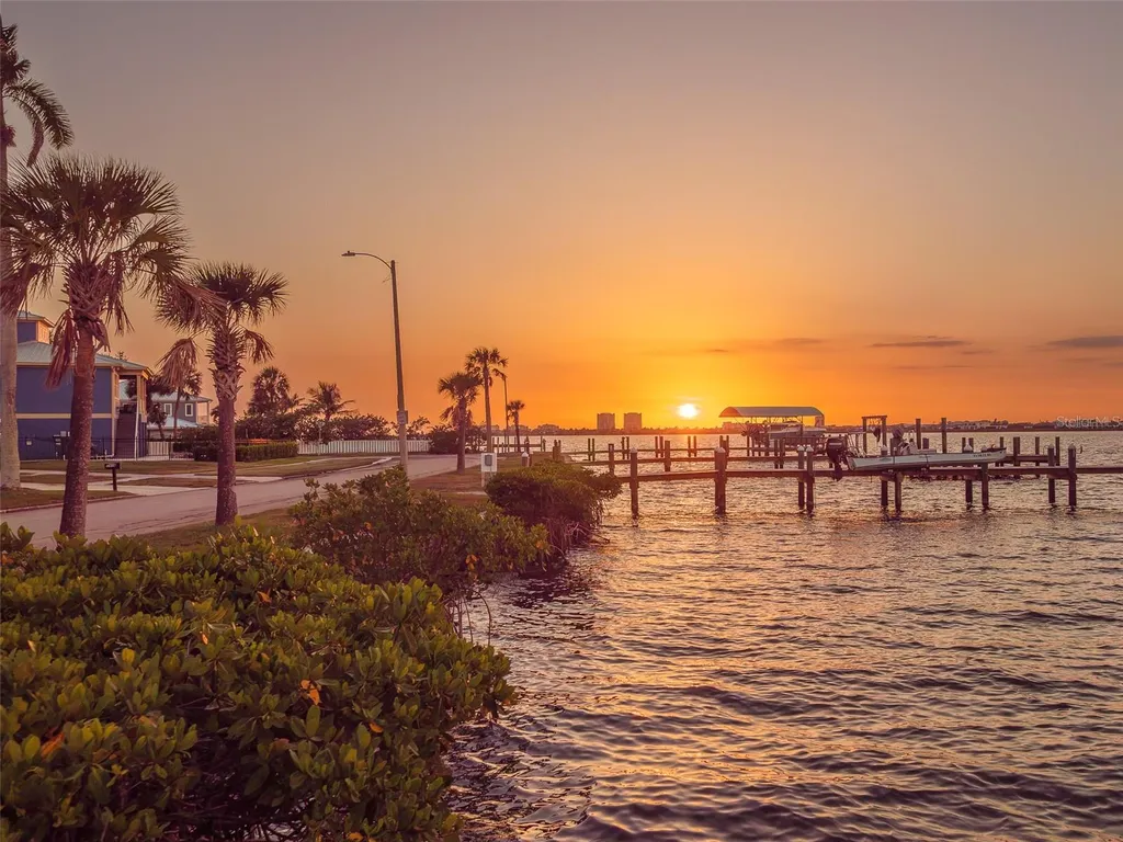 2410 Riverside Drive E Bradenton FL 34208