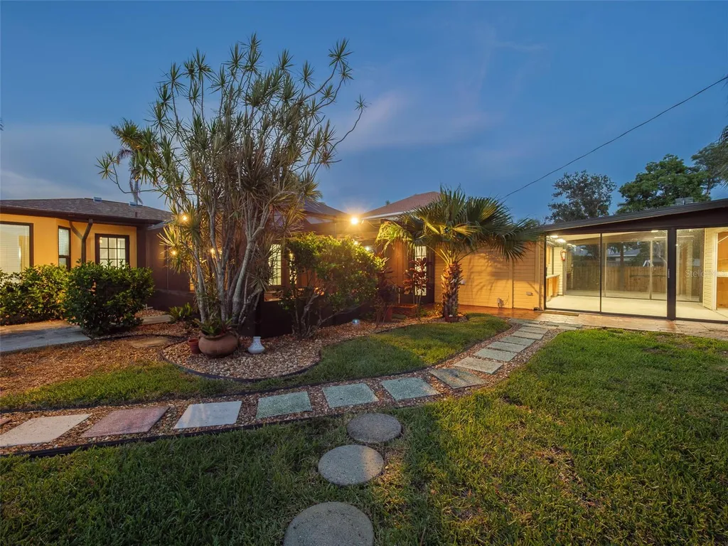 2410 Riverside Drive E Bradenton FL 34208