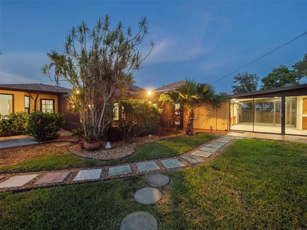 2410 Riverside Drive E Bradenton FL 34208