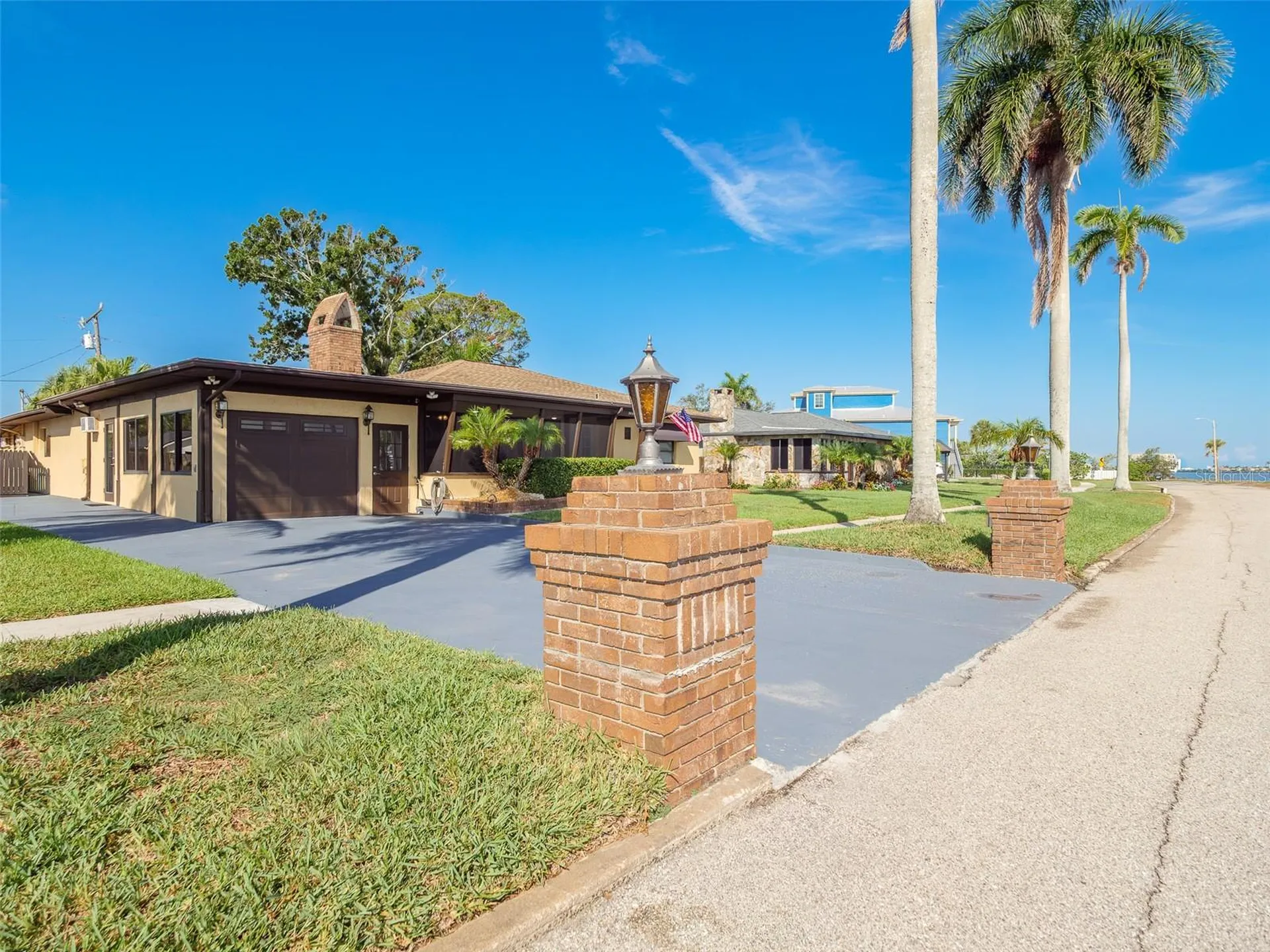 2410 Riverside Drive E Bradenton FL 34208