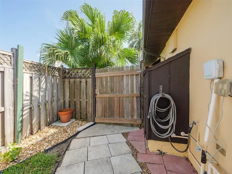 2410 Riverside Drive E Bradenton FL 34208