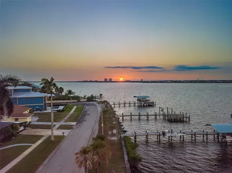 2410 Riverside Drive E Bradenton FL 34208