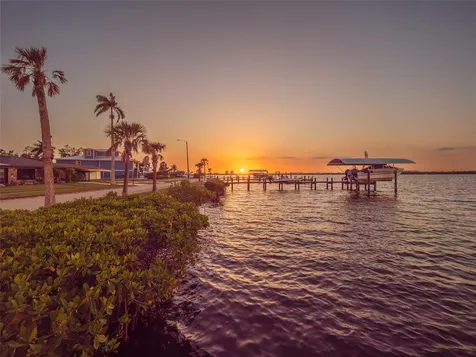 2410 Riverside Drive E Bradenton FL 34208