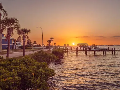 2410 Riverside Drive E Bradenton FL 34208