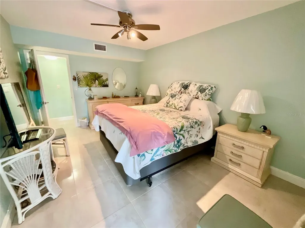 10034 64th Avenue N St Petersburg FL 33708