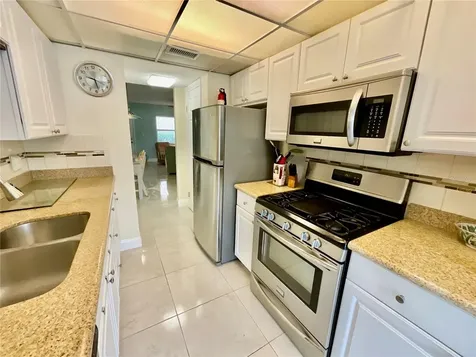 10034 64th Avenue N St Petersburg FL 33708