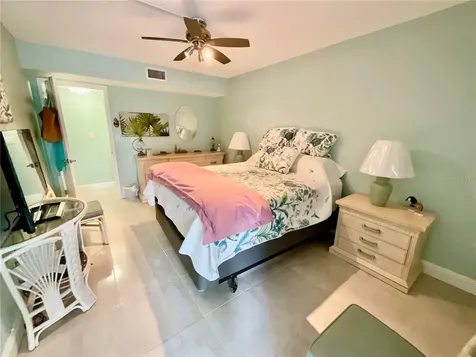 10034 64th Avenue N St Petersburg FL 33708