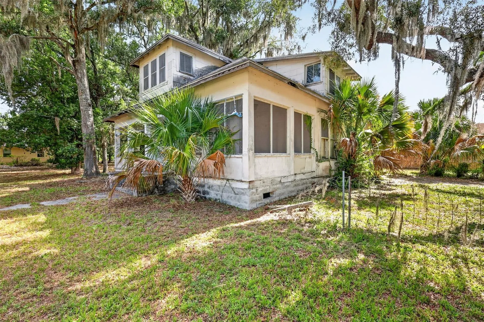 316 N Highland Street Mount Dora FL 32757