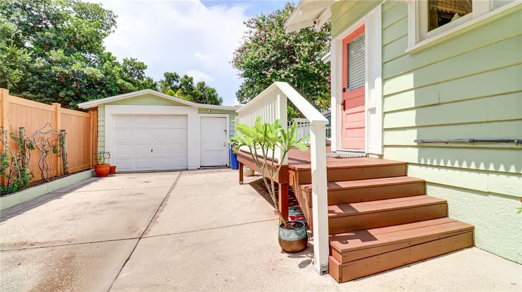 2810 W Angeles Street Tampa FL 33629