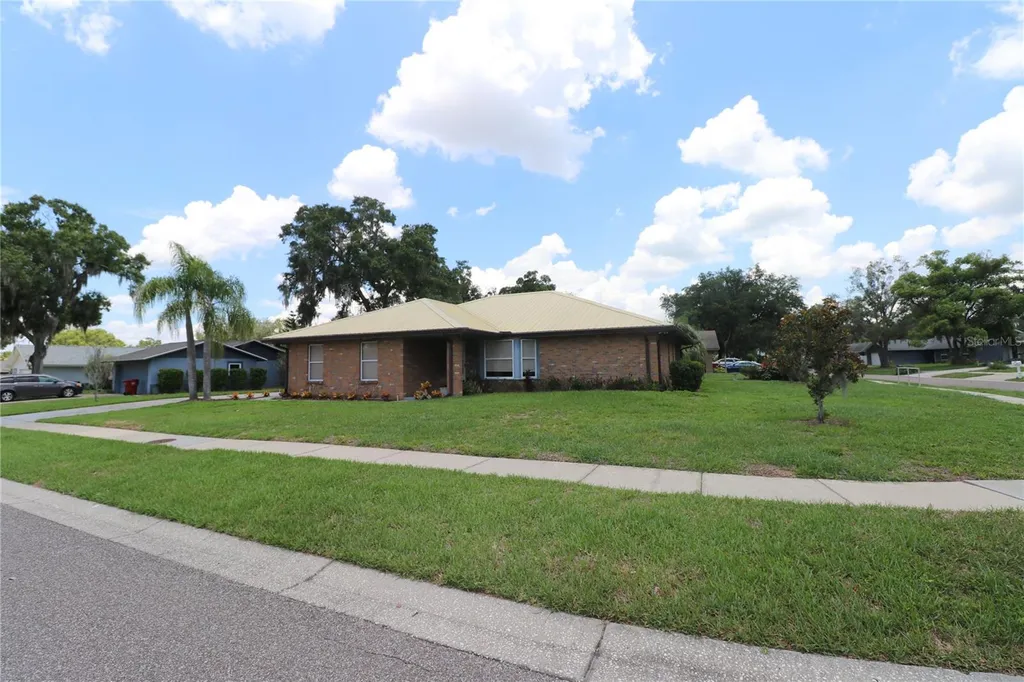 1023 Redbud Circle Plant City FL 33563