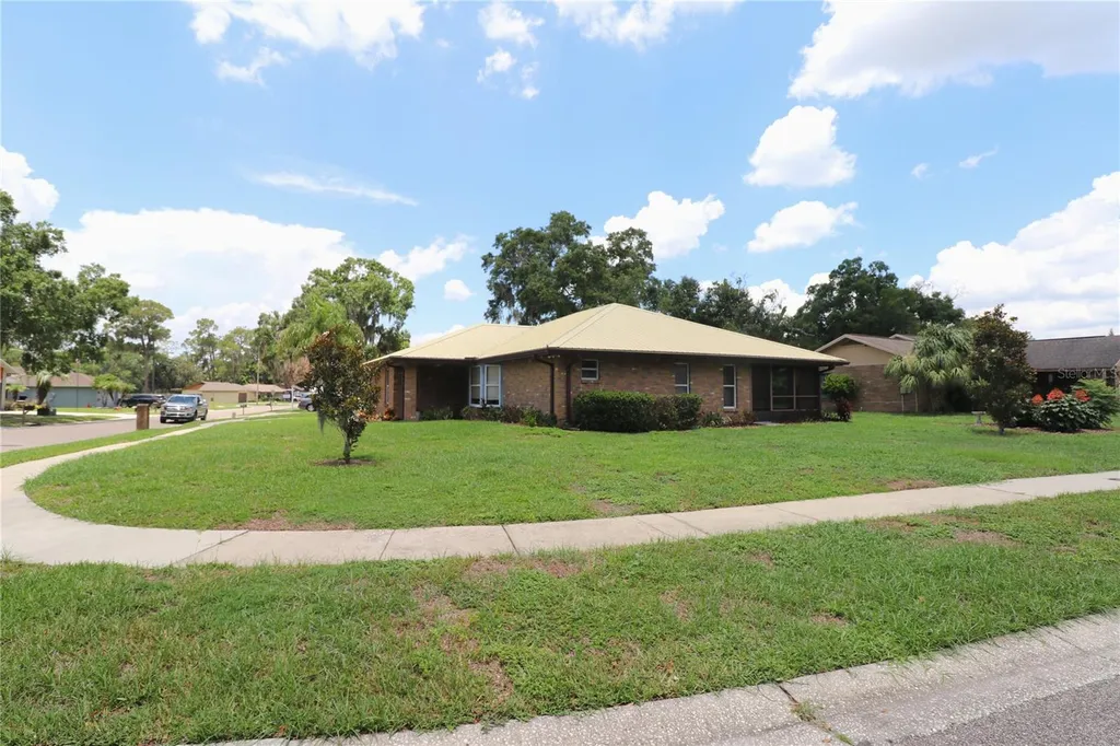 1023 Redbud Circle Plant City FL 33563