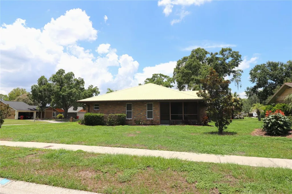 1023 Redbud Circle Plant City FL 33563