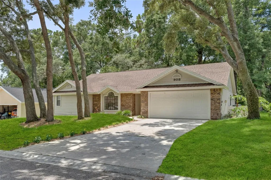 908 Oakwood Cove Altamonte Springs FL 32714