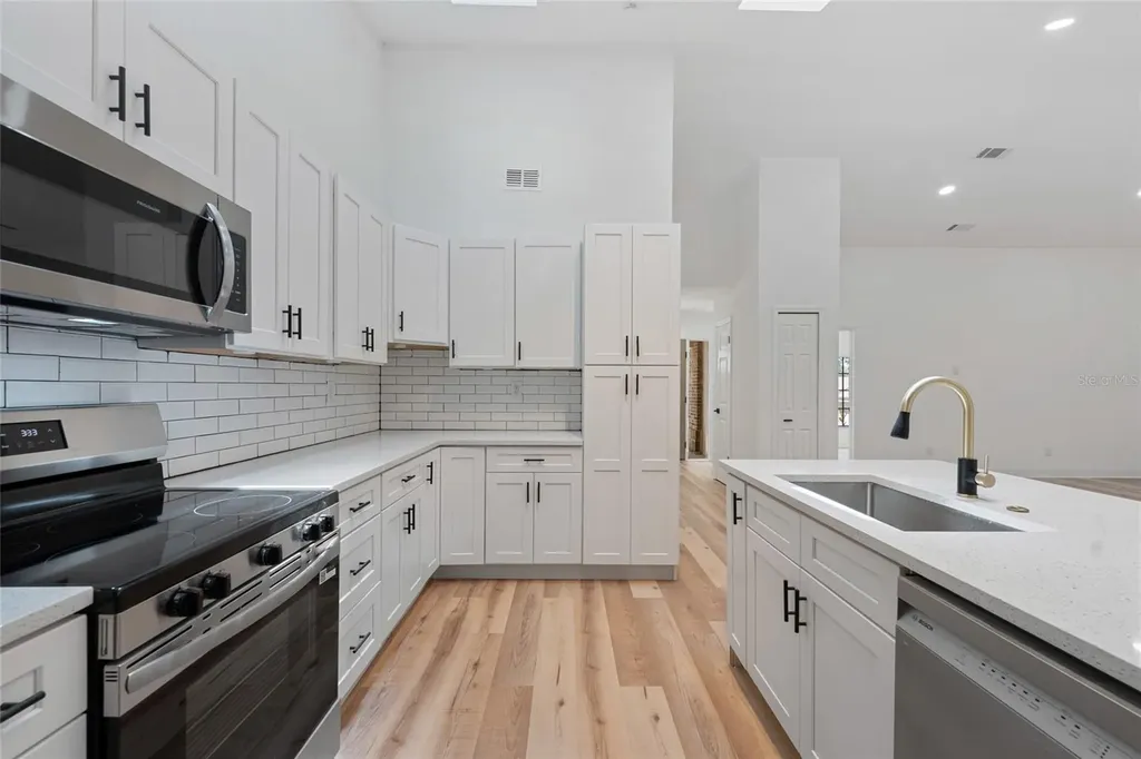 908 Oakwood Cove Altamonte Springs FL 32714