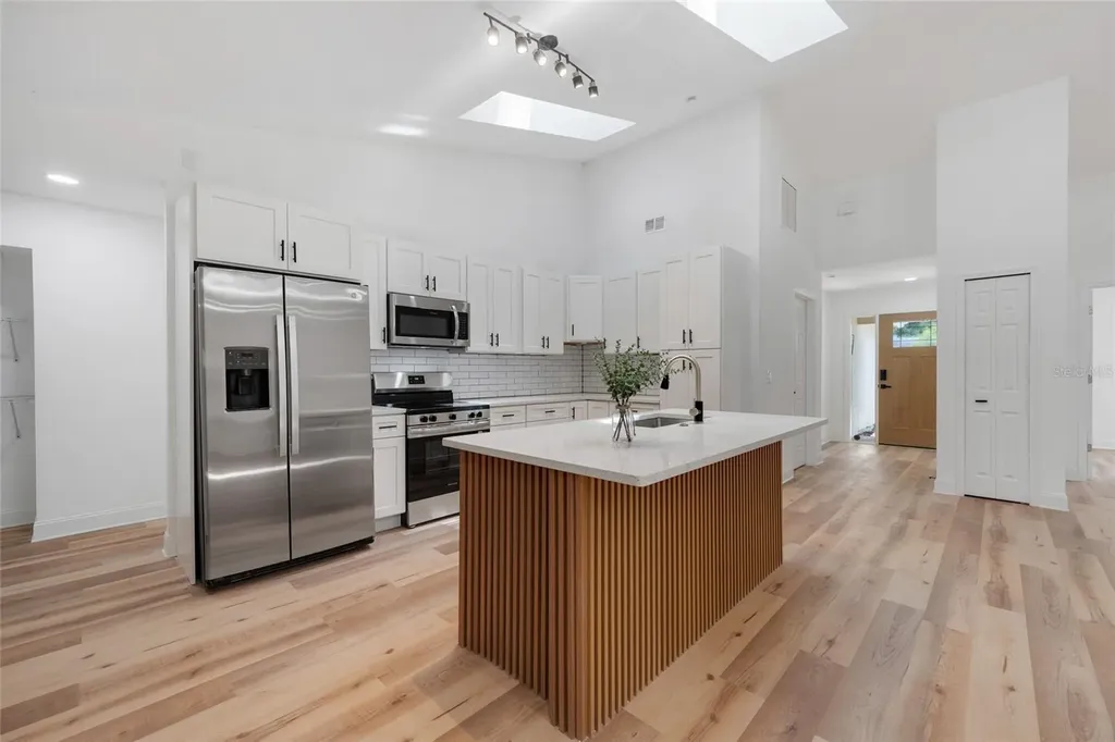 908 Oakwood Cove Altamonte Springs FL 32714