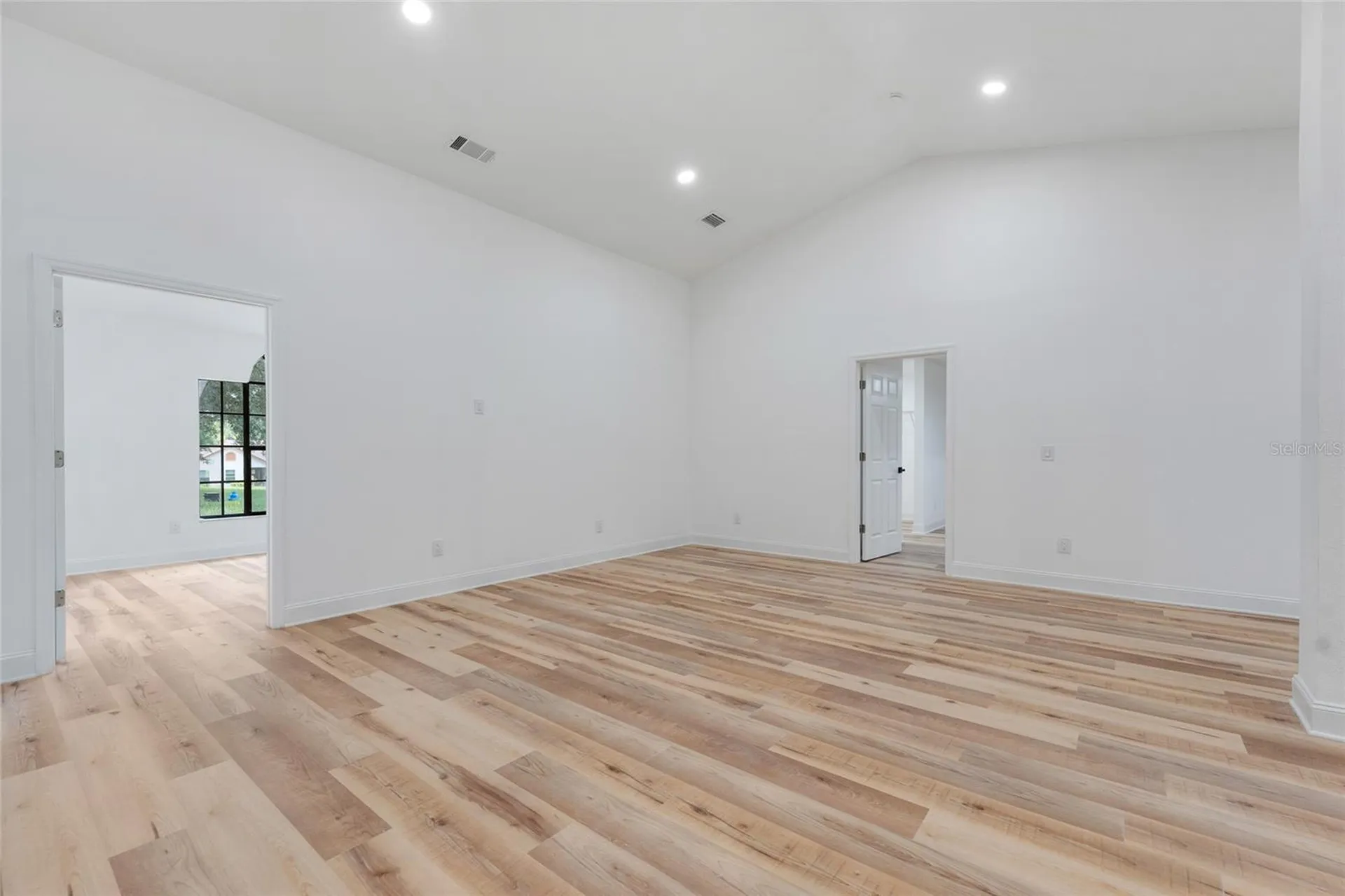 908 Oakwood Cove Altamonte Springs FL 32714