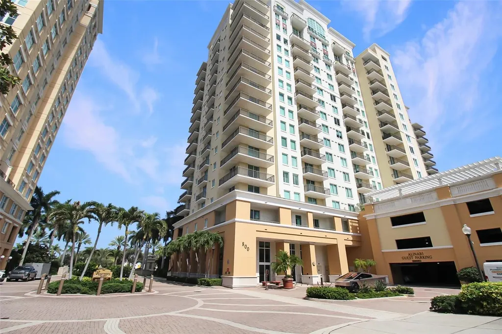 800 N Tamiami Trail Sarasota FL 34236